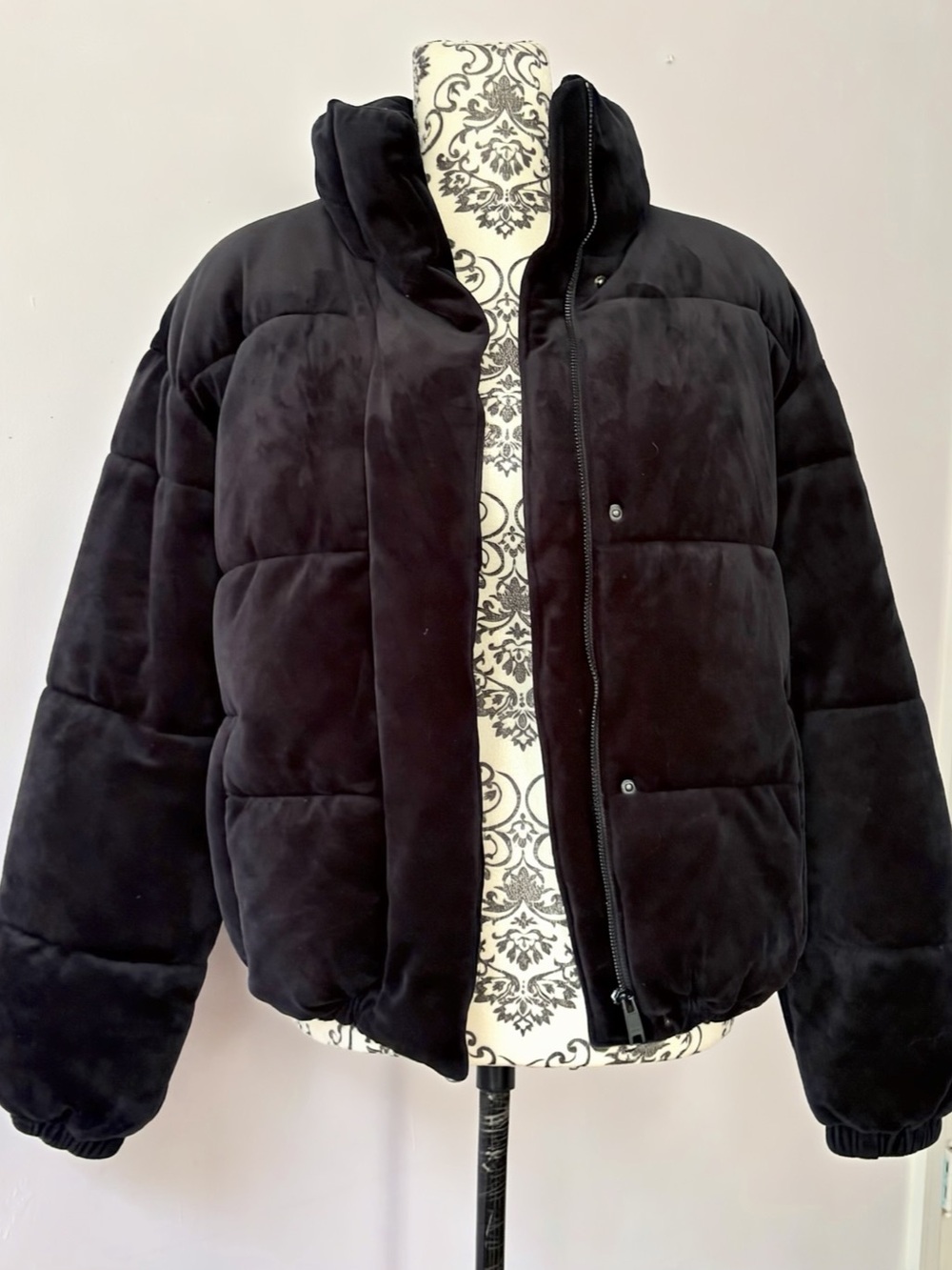 Daily Ritual Black Mock Neck Short Velvet Puffer Jacket Size XS Like New